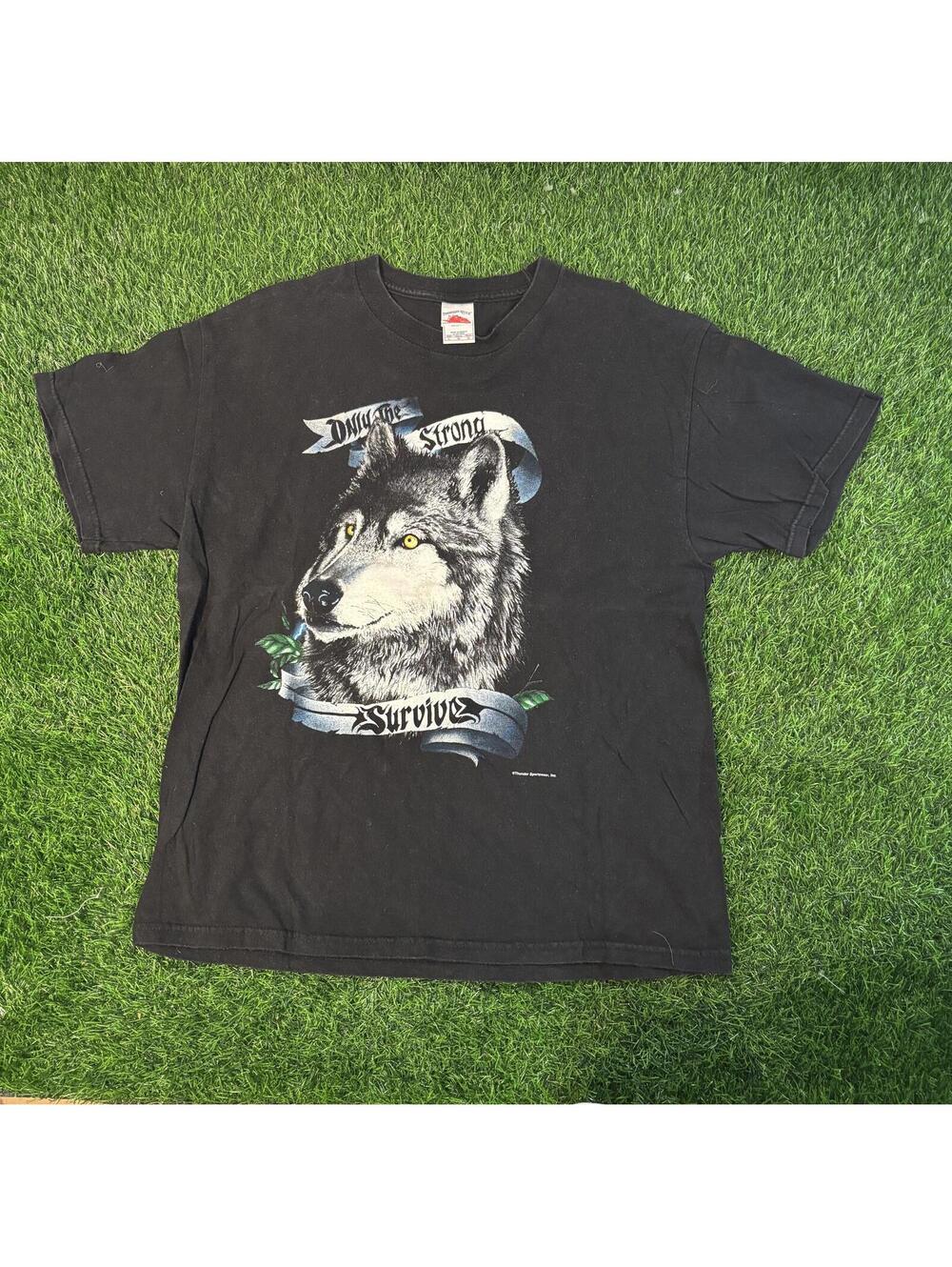 Vintage Nature Wolf Graphic T-Shirt Strong Survive Black Size Large